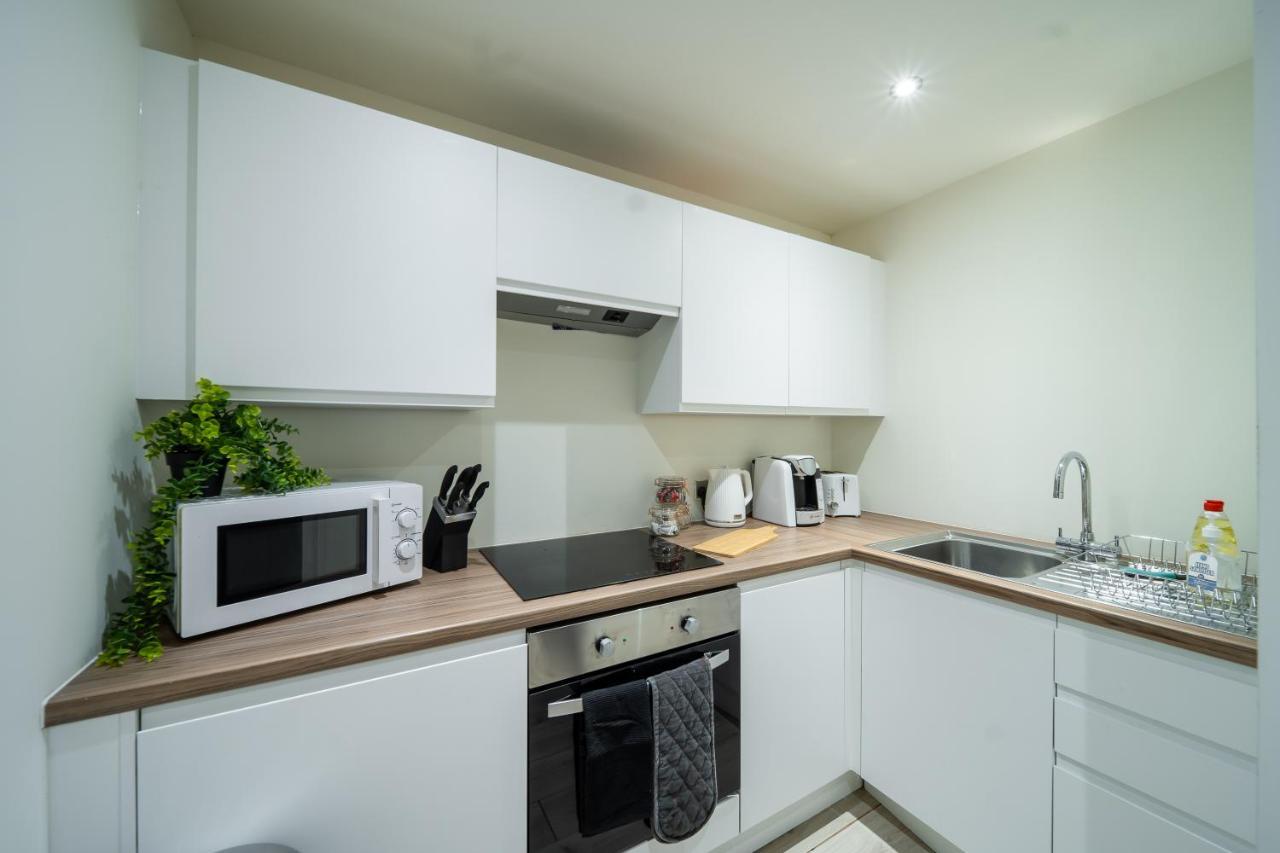 Bv Spacious 1-Bedroom Apartment Close To Town Center - Sleeps 6 Bradford  Zewnętrze zdjęcie