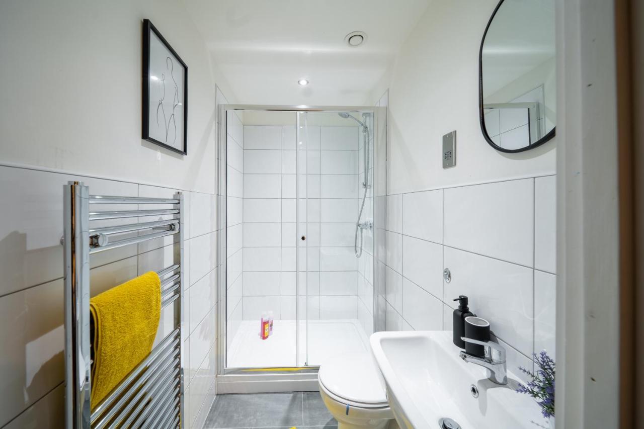 Bv Spacious 1-Bedroom Apartment Close To Town Center - Sleeps 6 Bradford  Zewnętrze zdjęcie