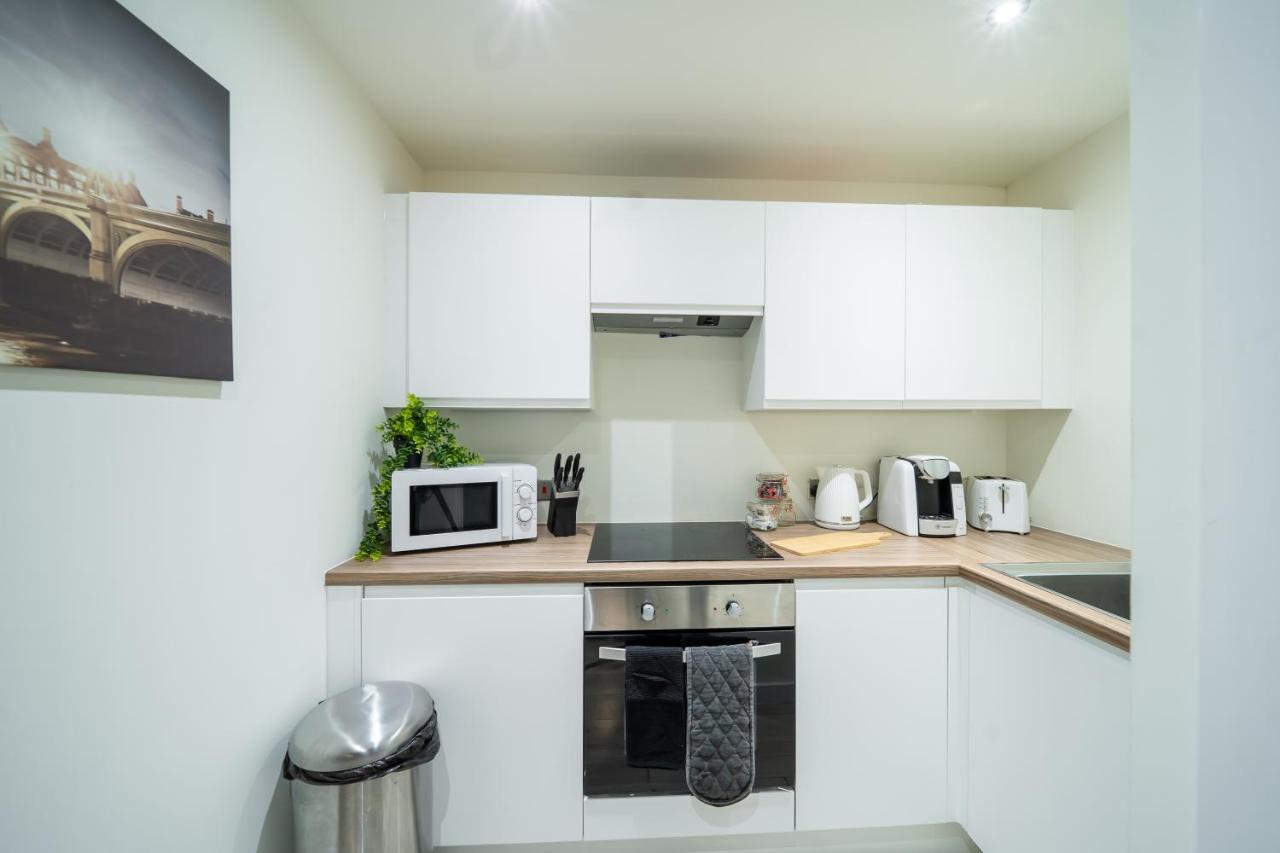 Bv Spacious 1-Bedroom Apartment Close To Town Center - Sleeps 6 Bradford  Zewnętrze zdjęcie