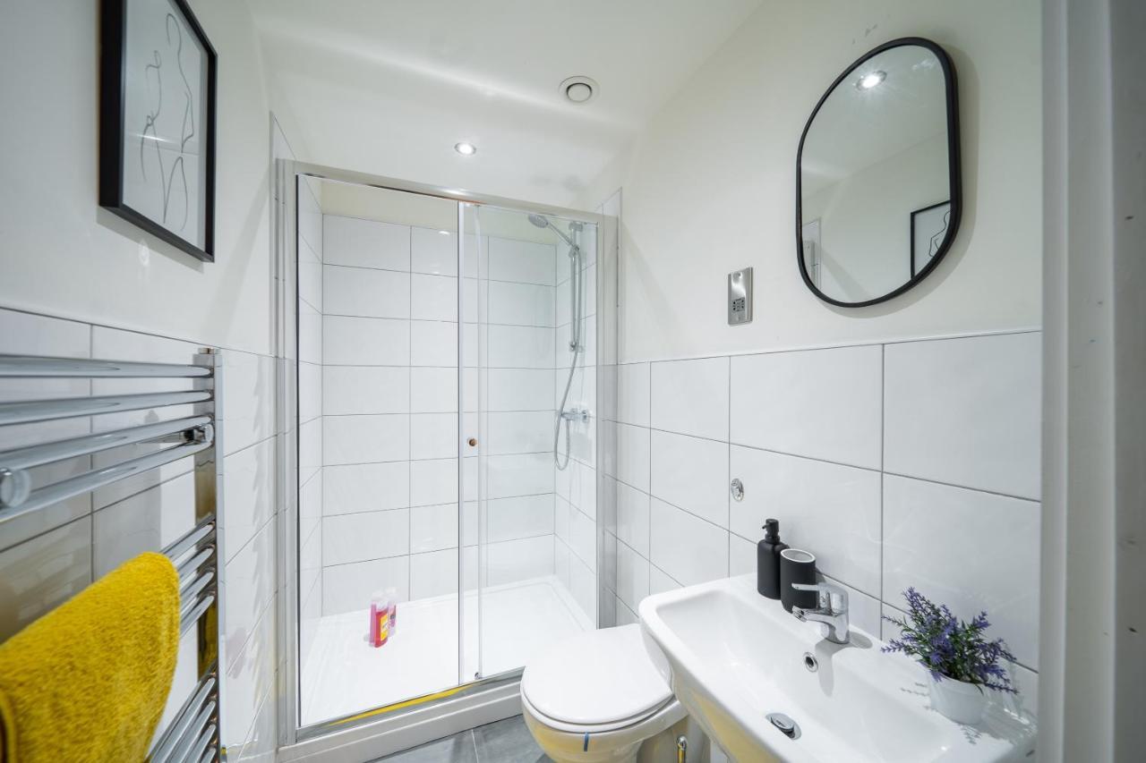 Bv Spacious 1-Bedroom Apartment Close To Town Center - Sleeps 6 Bradford  Zewnętrze zdjęcie